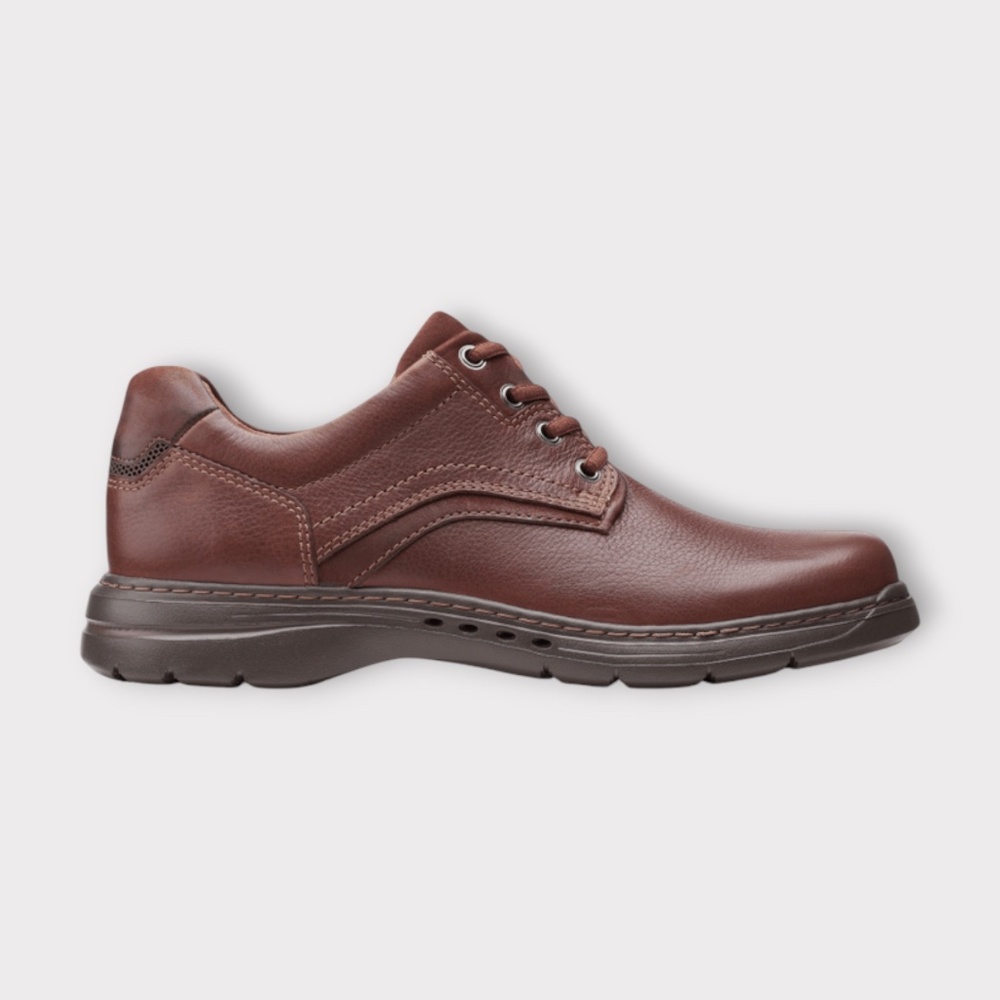Mens Clarks Brawleypace Oxfords in Mahogany Leather. 261 51782
